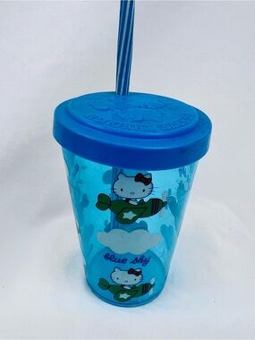 Sanrio Hello Kitty 1976 Plastic 16 Oz. Cup w/ Lid,Straw Blue Airplanes vintage